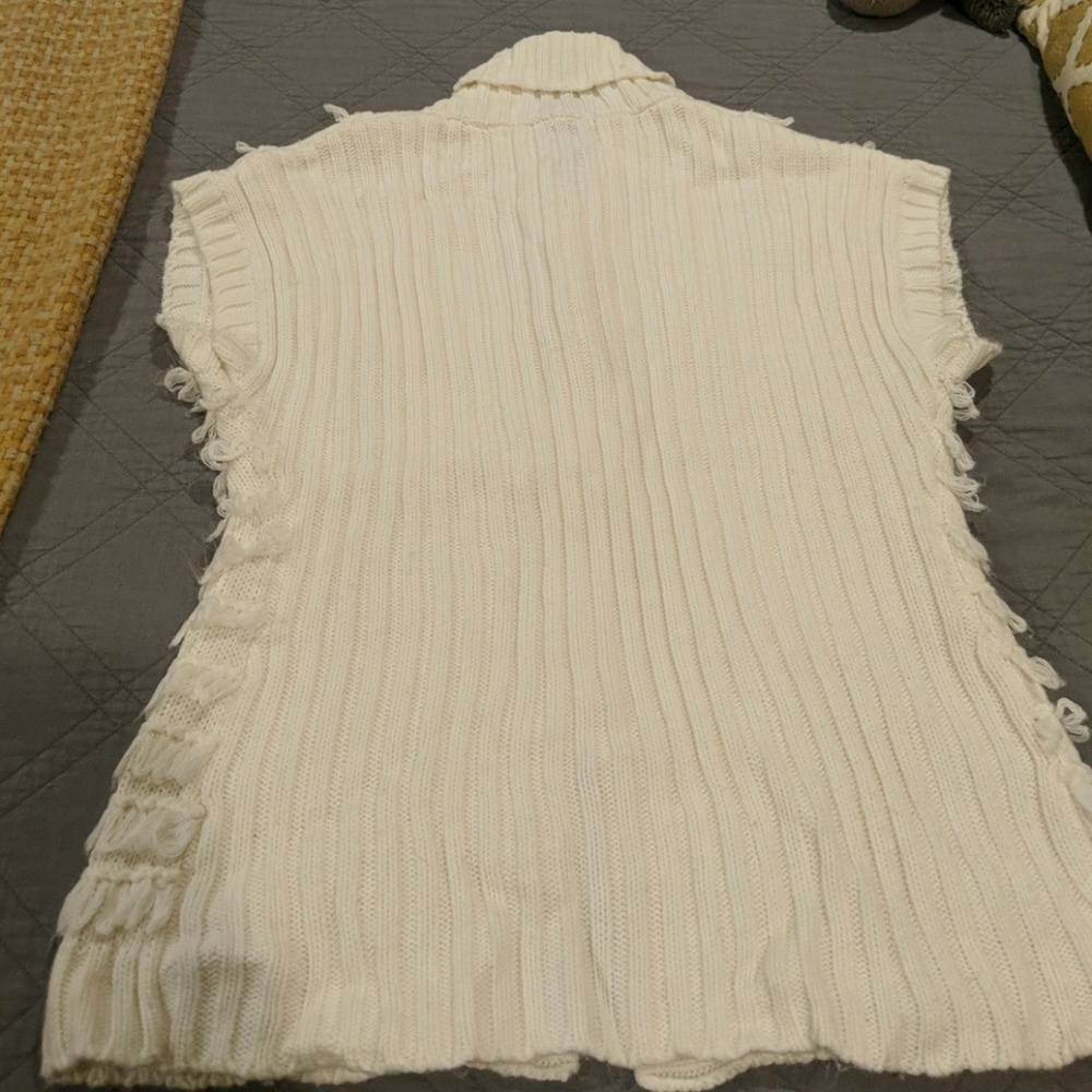 Fringy sweater - Picture 3 of 3